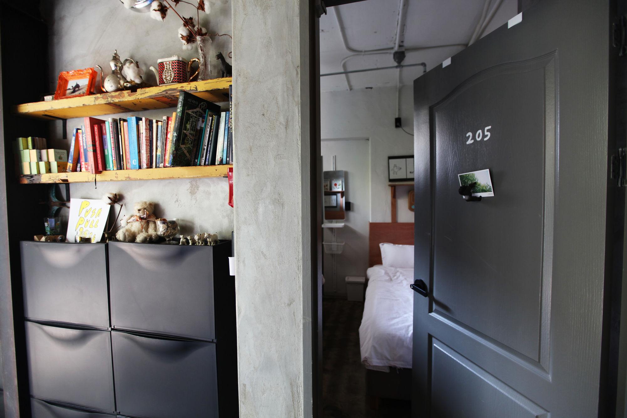Hongdae Guesthouse Pajamaparty Seoul Exterior photo