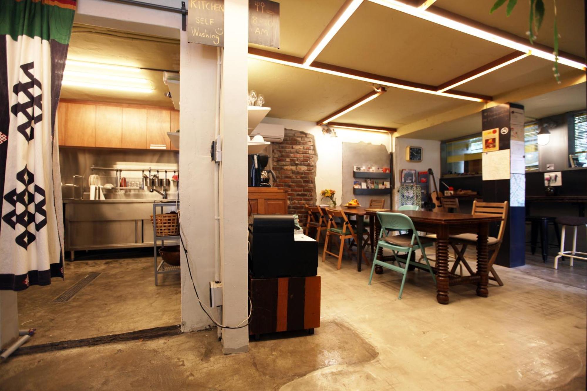 Hongdae Guesthouse Pajamaparty Seoul Exterior photo