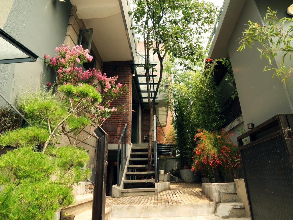 Hongdae Guesthouse Pajamaparty Seoul Exterior photo