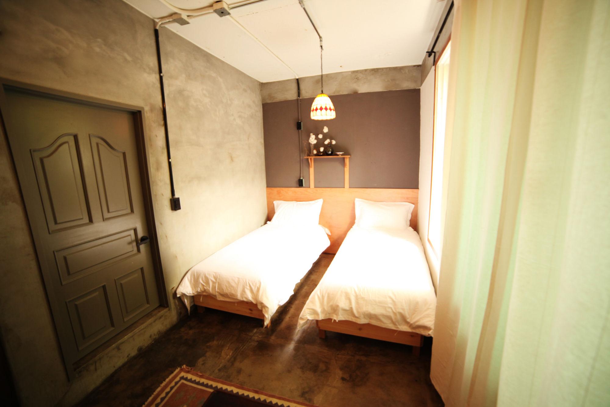 Hongdae Guesthouse Pajamaparty Seoul Exterior photo
